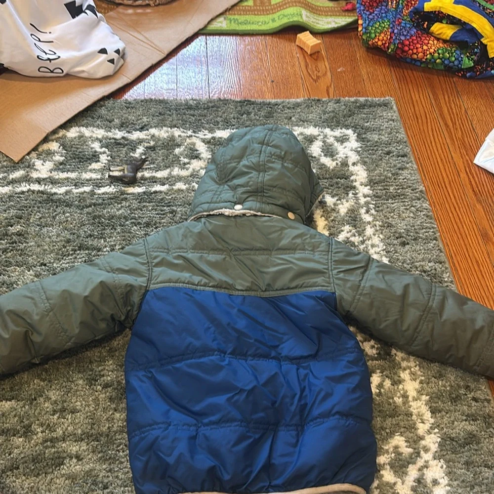 Boys size 5T Patagonia Reversible Tribbles winter jacket